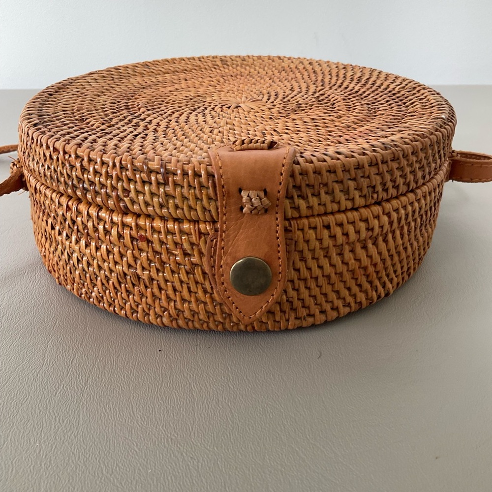 Amerii Round Ratten Crossbody Bag - Picture 3 of 8